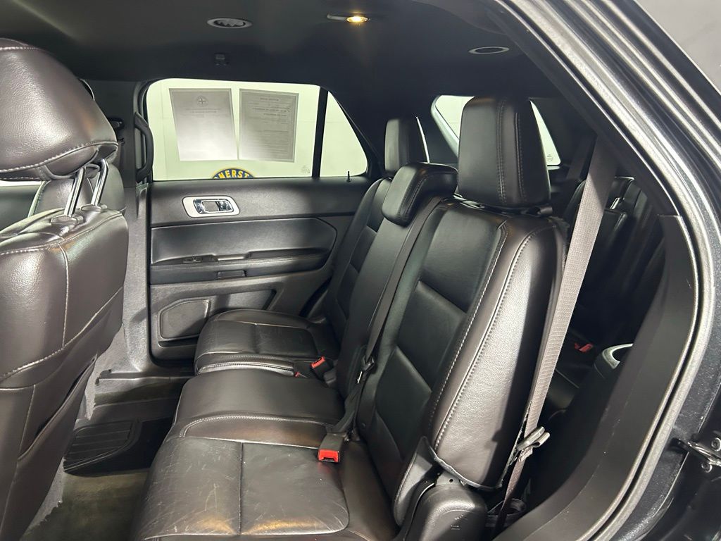 Used 2013 Black Ford XLT image 16