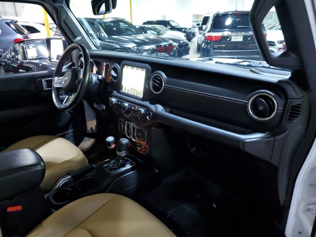 2018 Jeep Wrangler Unlimited Sahara 16