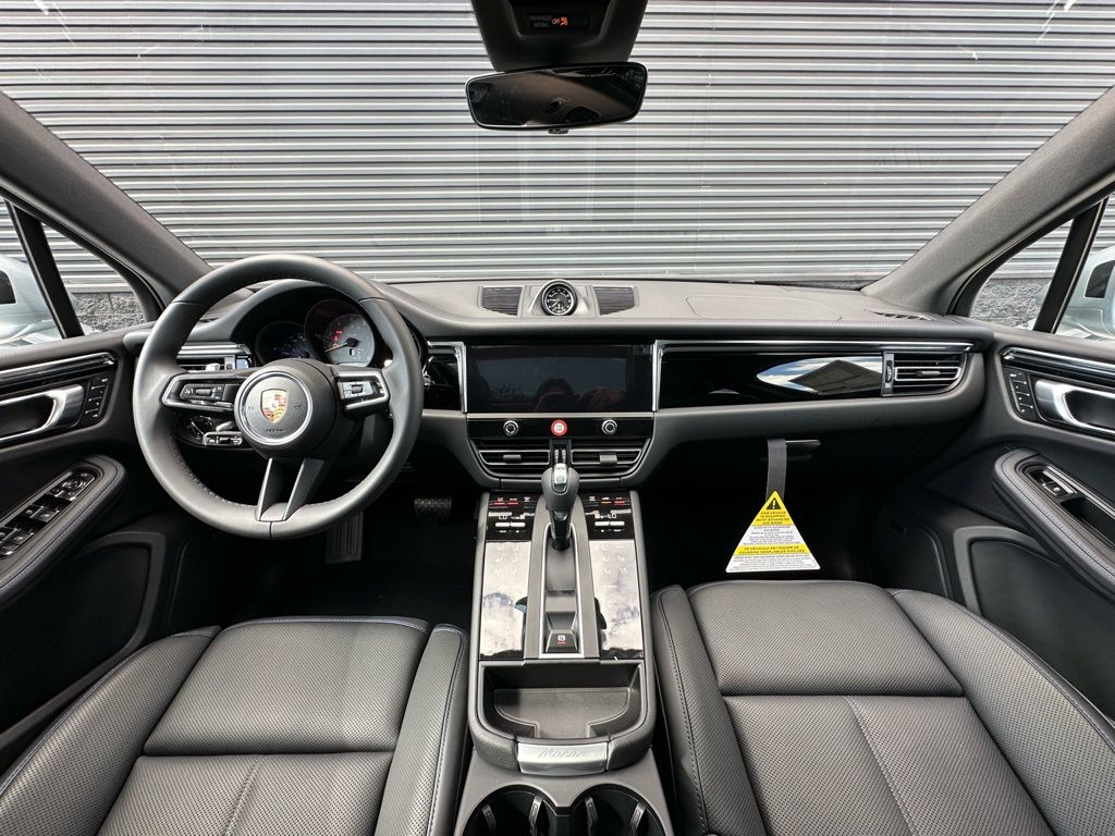 Thumbnail: 2026 Porsche Macan - 6