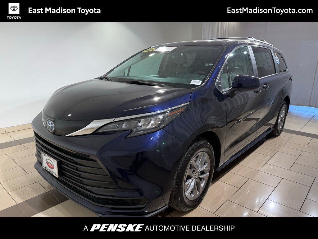 2024 Toyota Sienna LE -
                Madison, WI