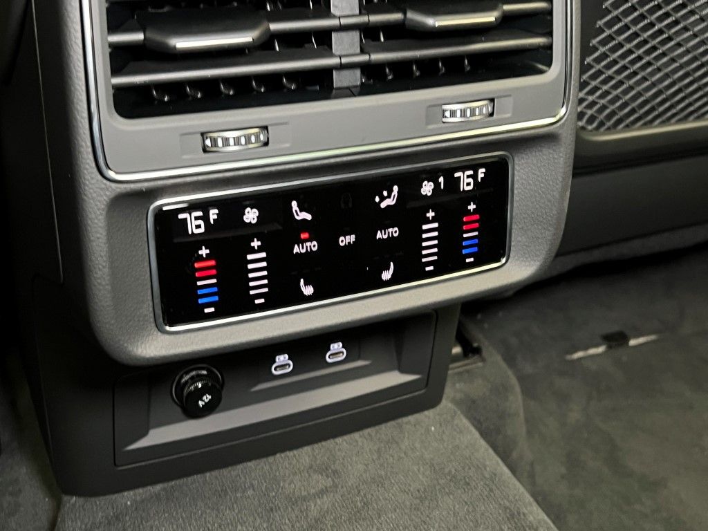 Thumbnail: 2026 Audi SQ8 - 19