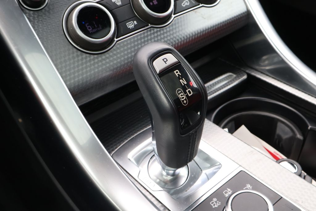 Thumbnail: 2017 Land Rover Range Rover Sport - 28