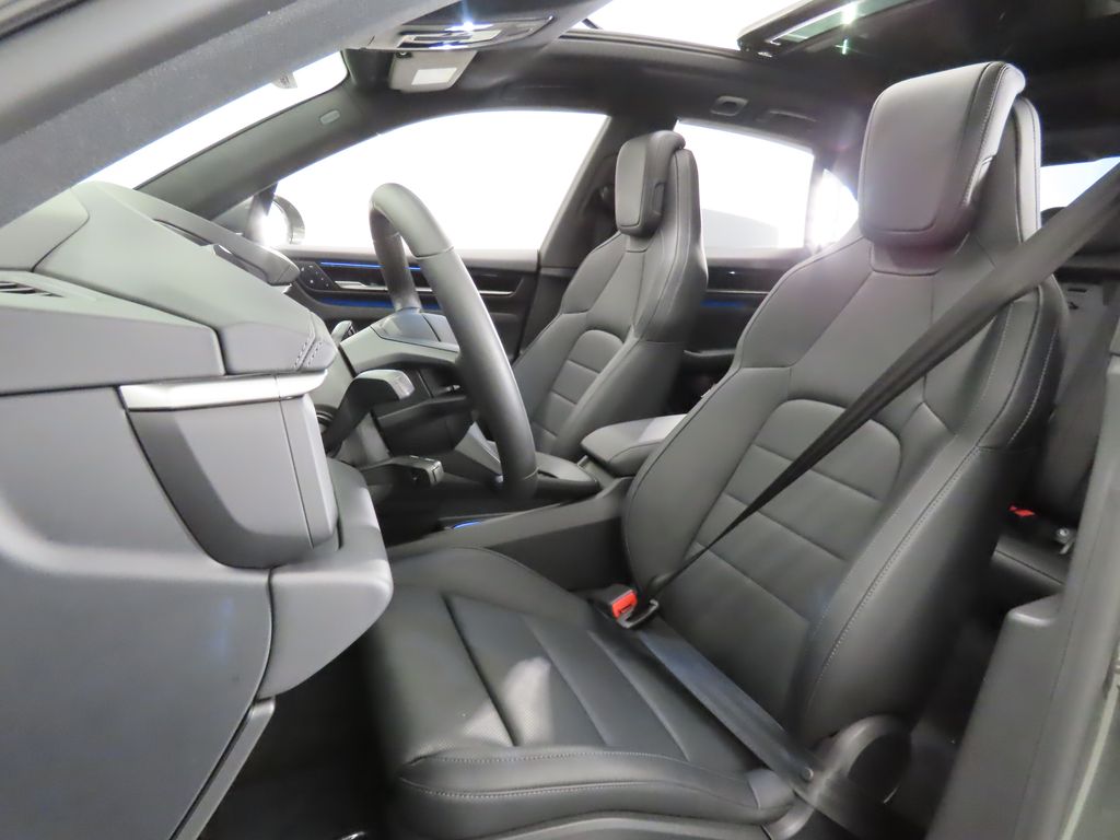 Thumbnail: 2025 Porsche Macan - 5