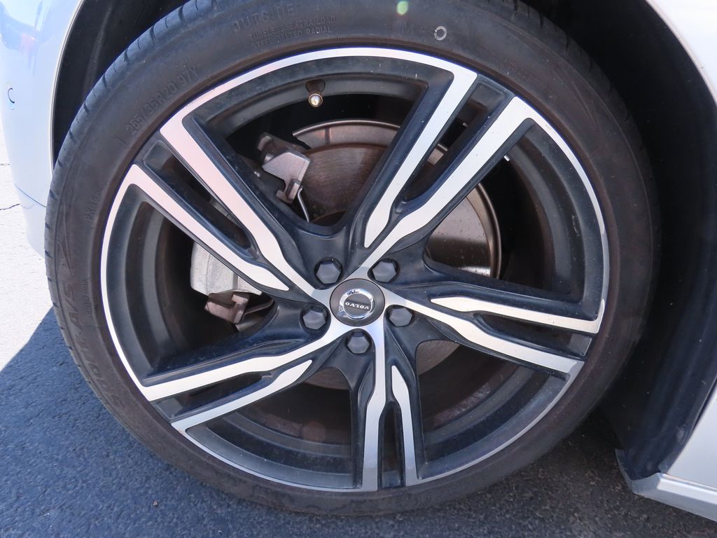 Thumbnail: 2019 Volvo V90 - 15