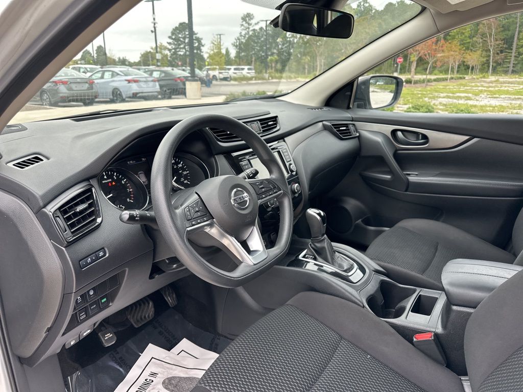 2020 Nissan Rogue Sport S 18