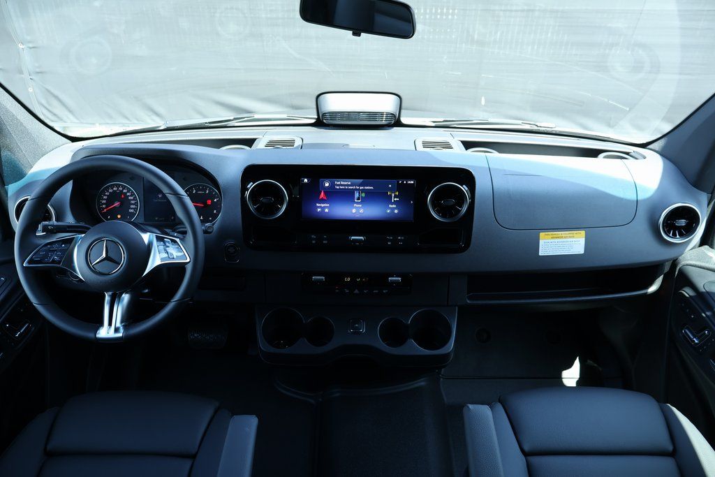 Thumbnail: 2025 Mercedes-Benz Sprinter - 4