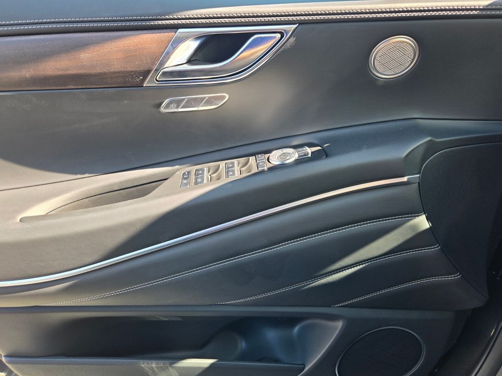 2027 Genesis GV80