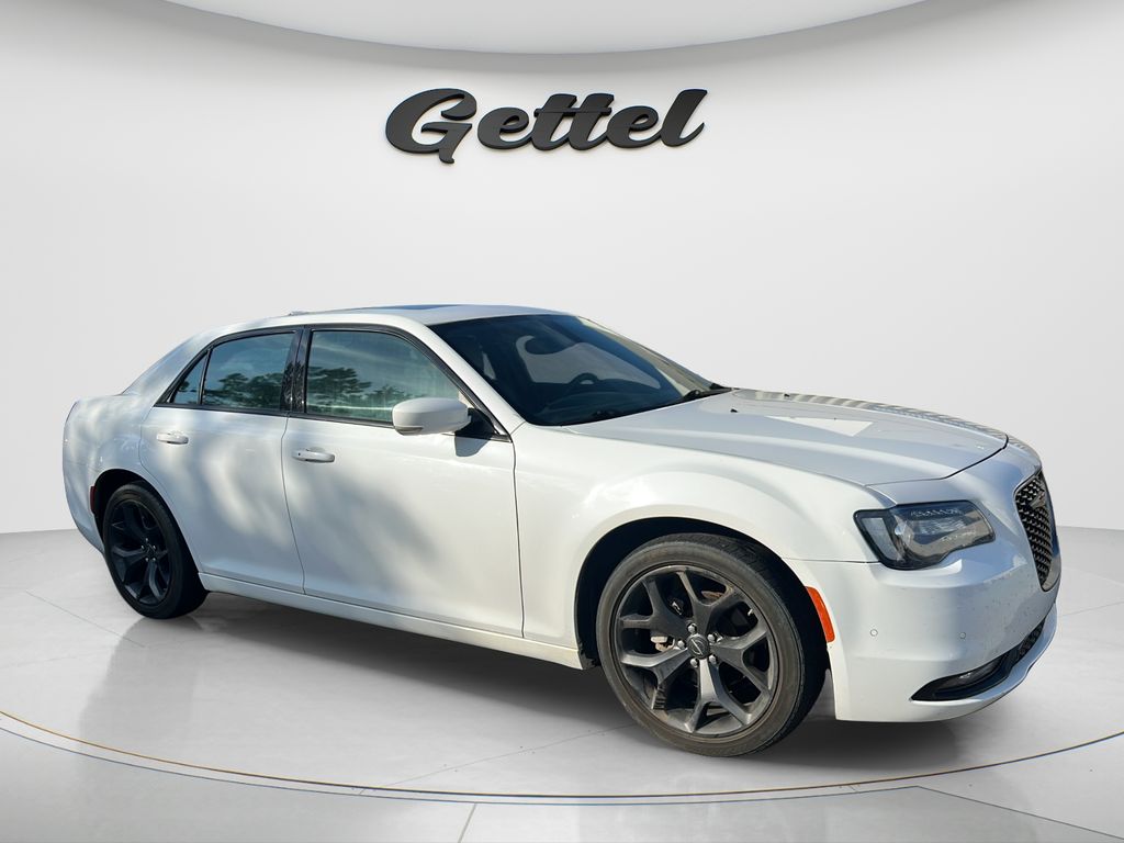 Used 2023 White Chrysler S image 4