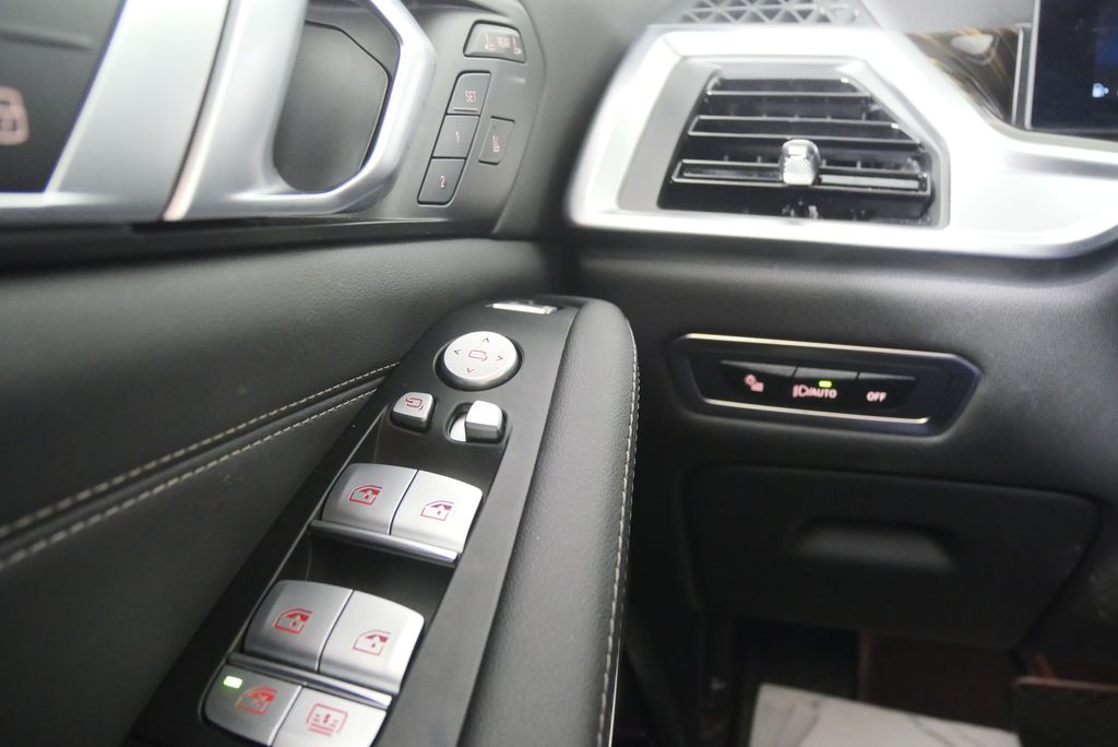 Thumbnail: 2025 BMW X7 - 19
