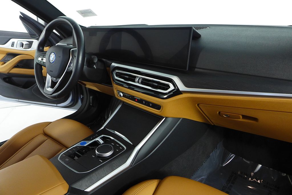 Thumbnail: 2023 BMW i4 - 13