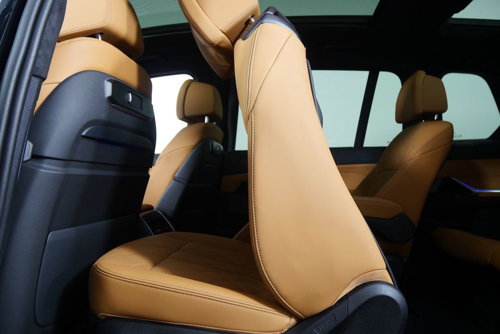 2025 BMW X7 xDrive40i 18