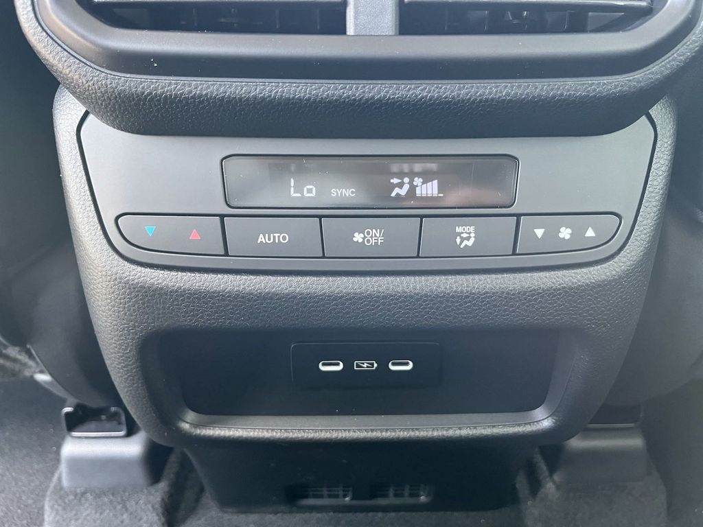 new 2025 Honda Pilot car, priced at $43,195