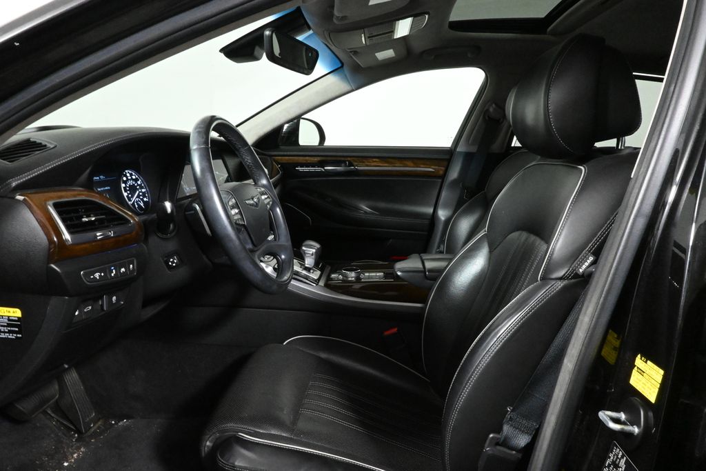 Thumbnail: 2018 Genesis G90 - 3