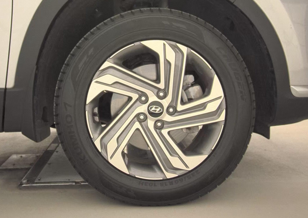 View vehicle photo 7