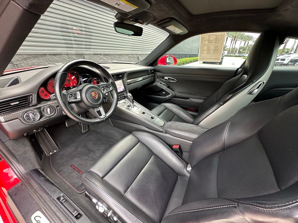 Thumbnail: 2018 Porsche 911 - 4
