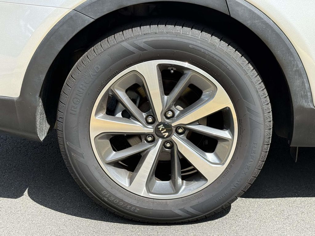 Thumbnail: 2019 Kia Sorento - 16