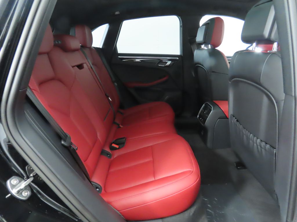 Thumbnail: 2025 Porsche Macan - 25