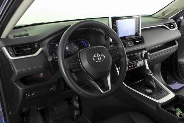 2020 Toyota RAV4 Hybrid Limited 28