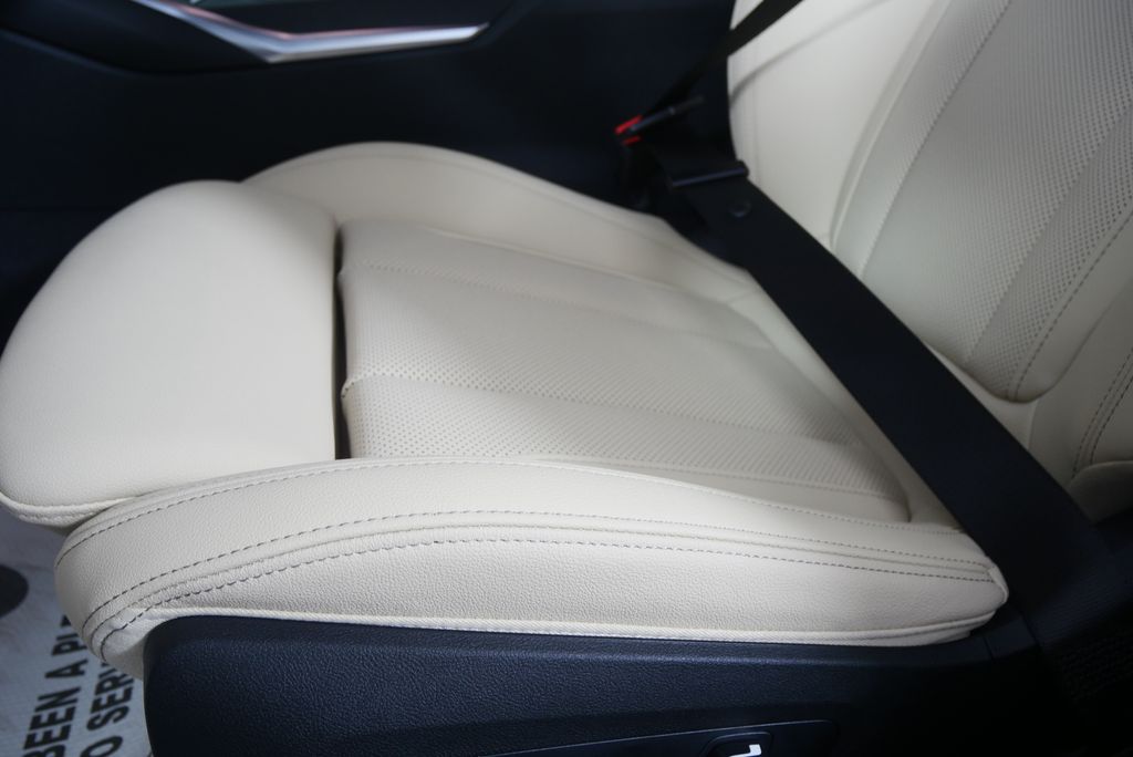 Thumbnail: 2026 BMW i4 - 9