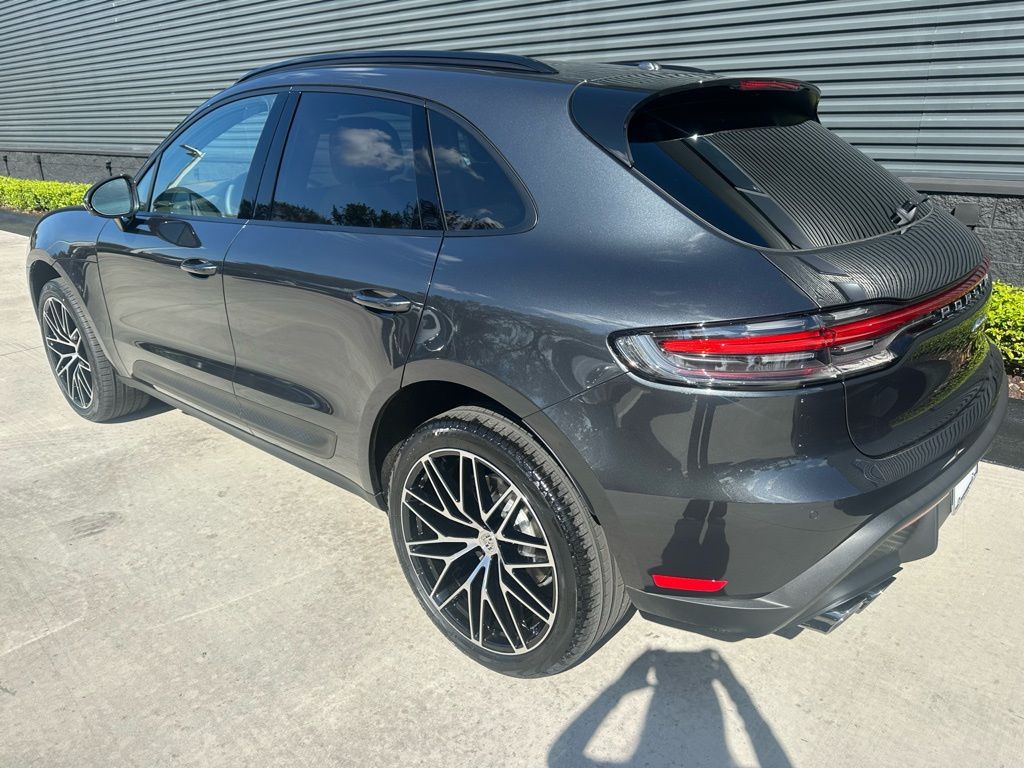 Thumbnail: 2026 Porsche Macan - 3