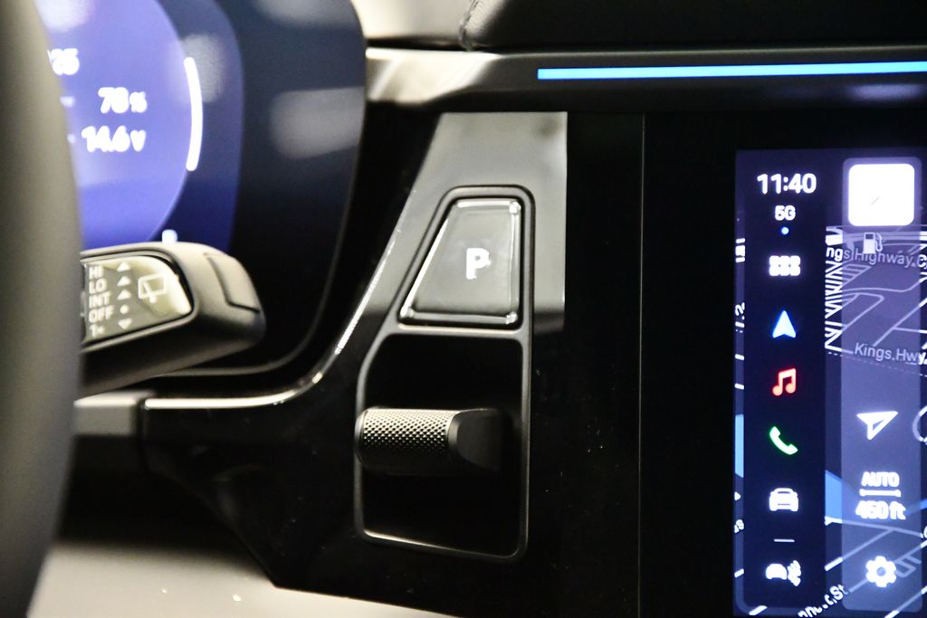 Thumbnail: 2025 Porsche Macan - 30