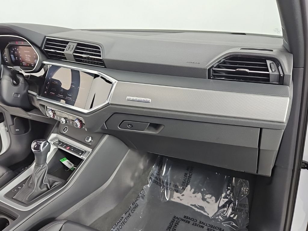 Thumbnail: 2023 Audi Q3 - 14