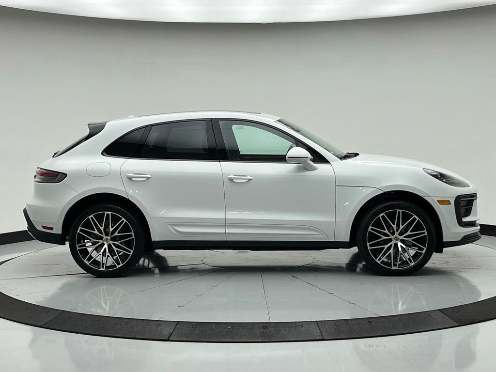 Thumbnail: 2026 Porsche Macan - 8