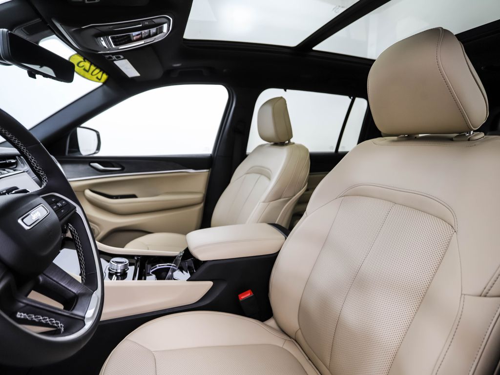 2023 Jeep Grand Cherokee L Limited Edition 11