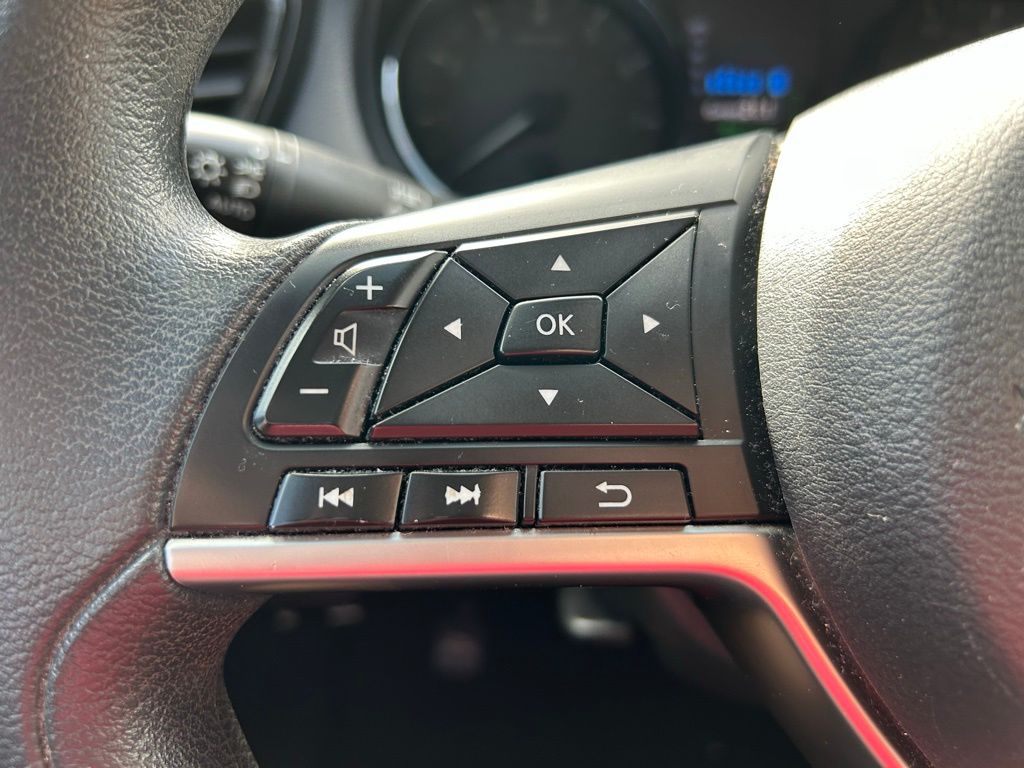 Thumbnail: 2020 Nissan Rogue Sport - 19