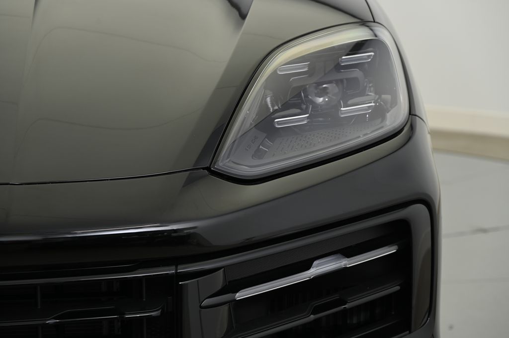 Thumbnail: 2024 Porsche Cayenne - 10