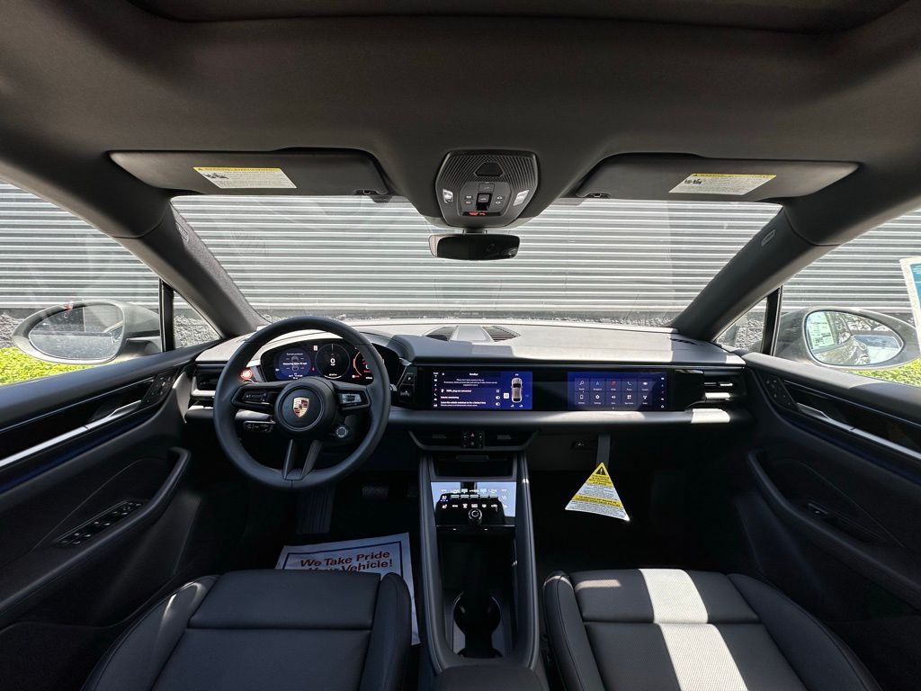 Thumbnail: 2025 Porsche Macan - 32