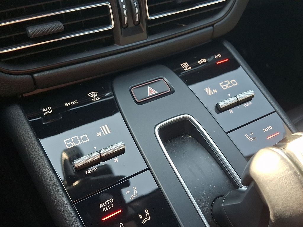 Thumbnail: 2023 Porsche Macan - 17