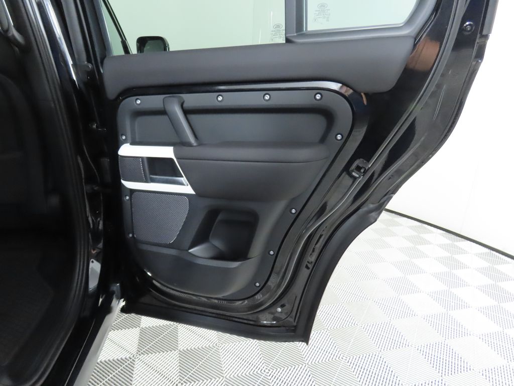 2024 Land Rover Defender 110 28