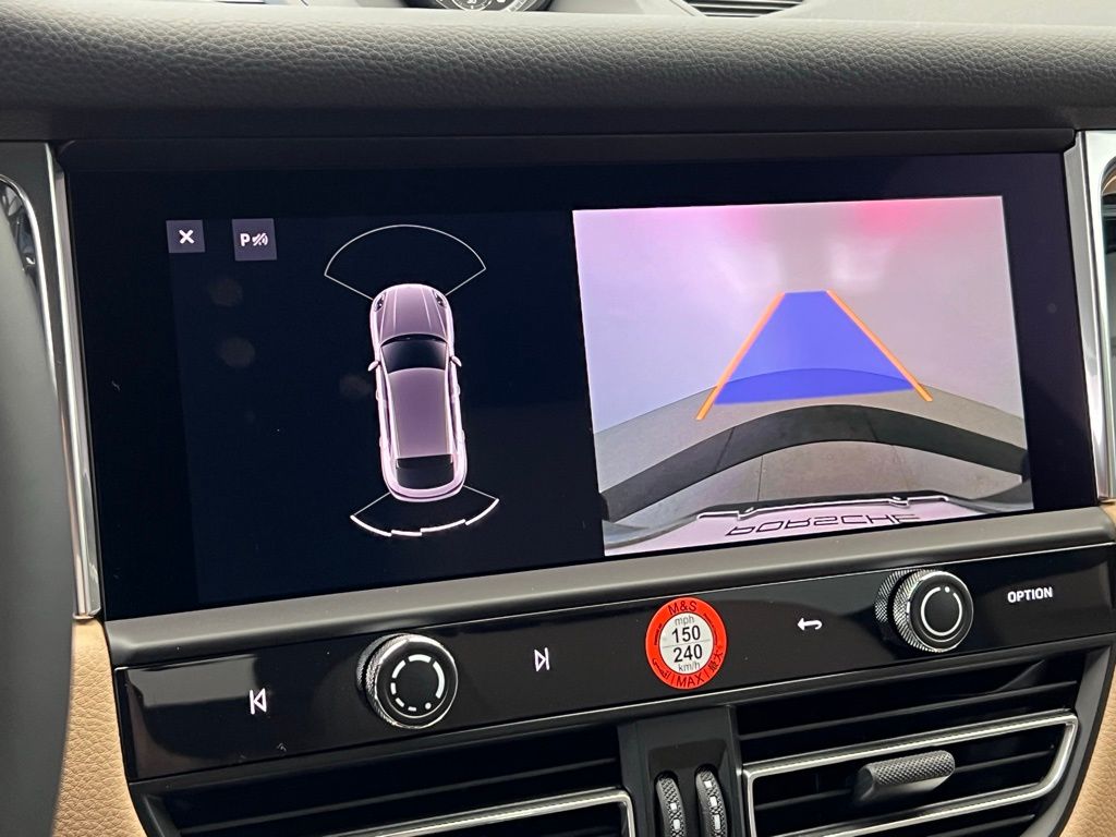 2025 Porsche Macan  15