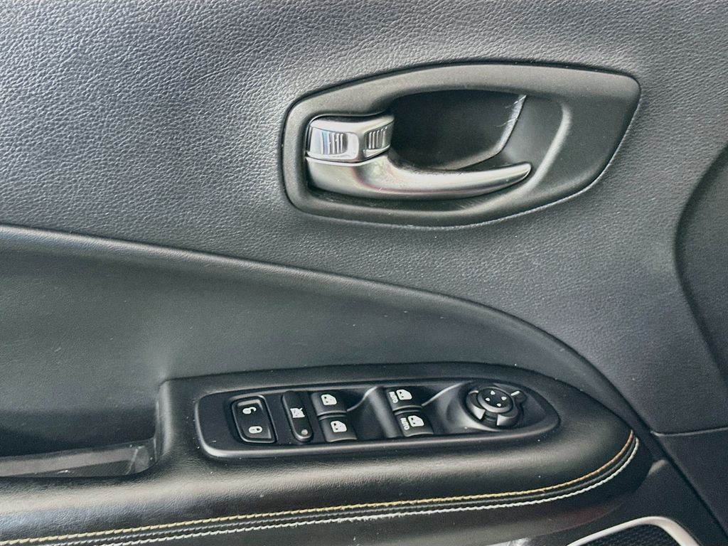 Thumbnail: 2019 Jeep Compass - 17