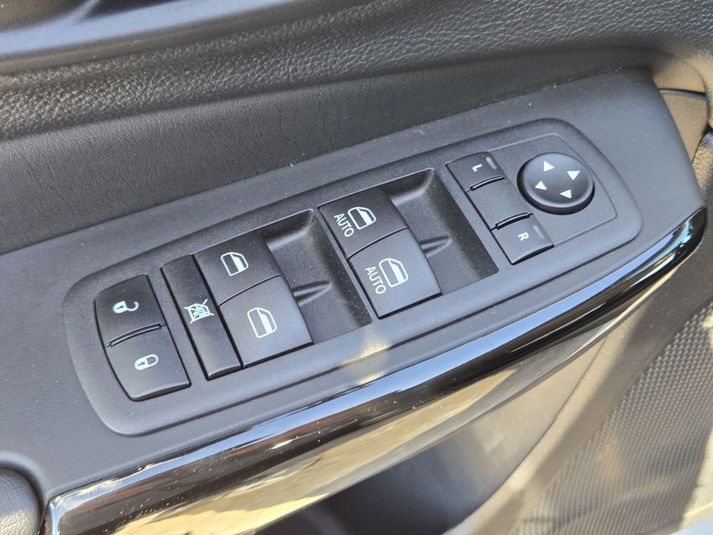 used 2023 Jeep Cherokee car, priced at $21,392