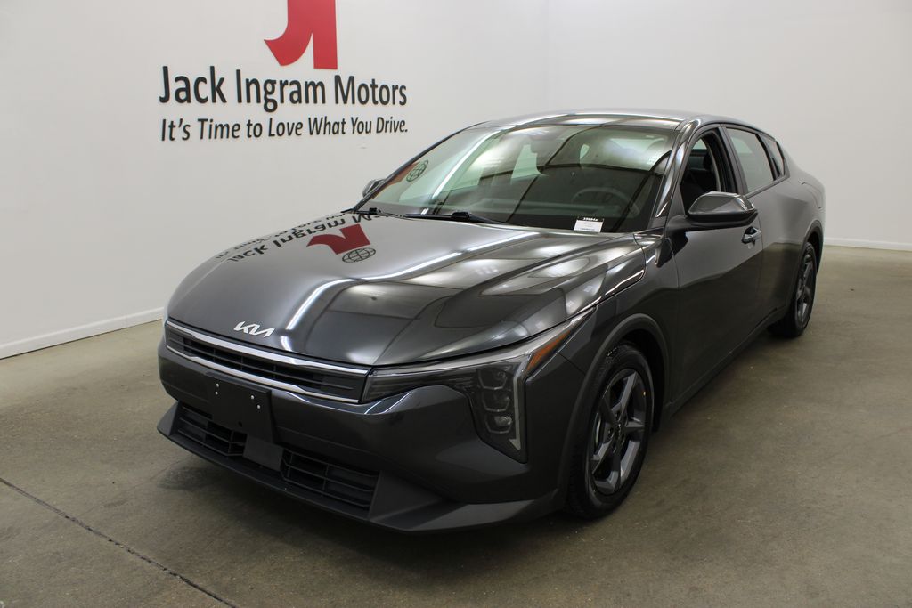 used 2025 Kia K4 car