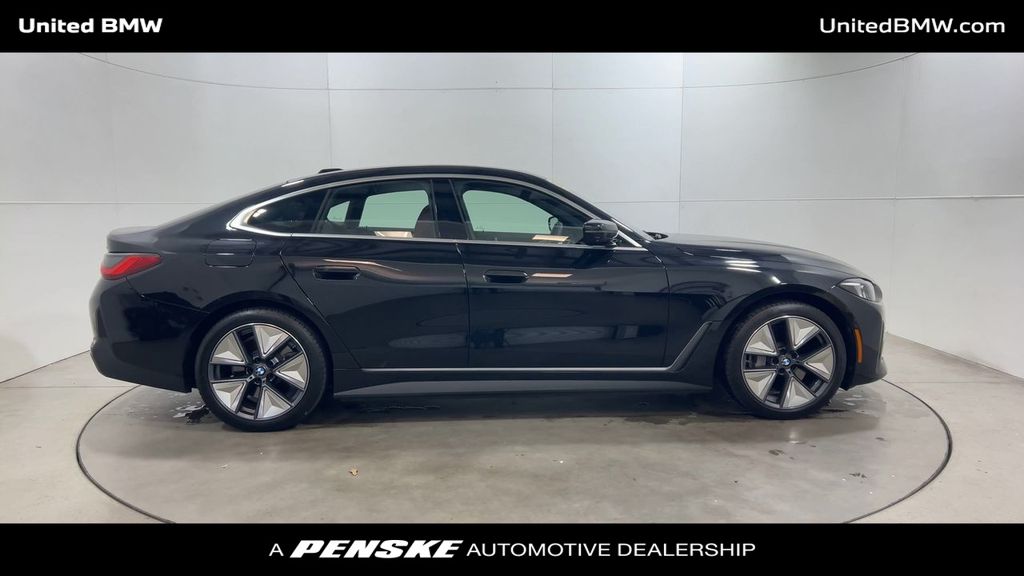 Thumbnail: 2025 BMW i4 - 9