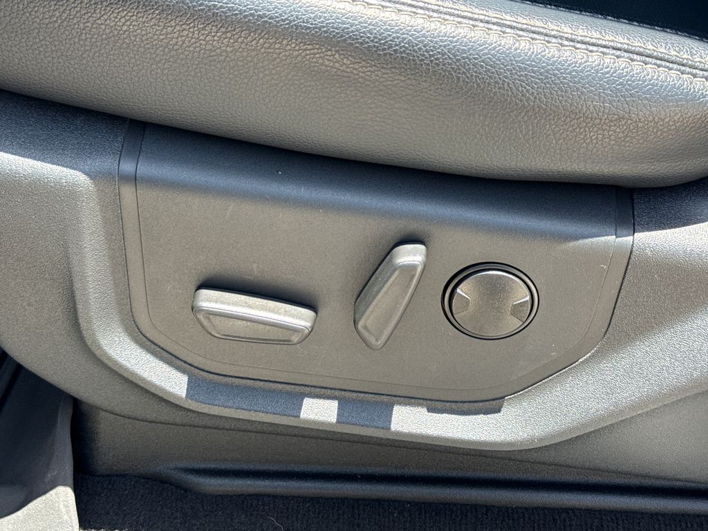 Used 2022 Gray Ford Lariat image 28