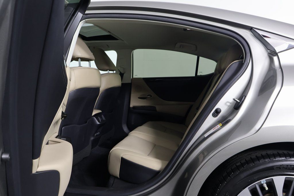 Thumbnail: 2019 Lexus ES - 11