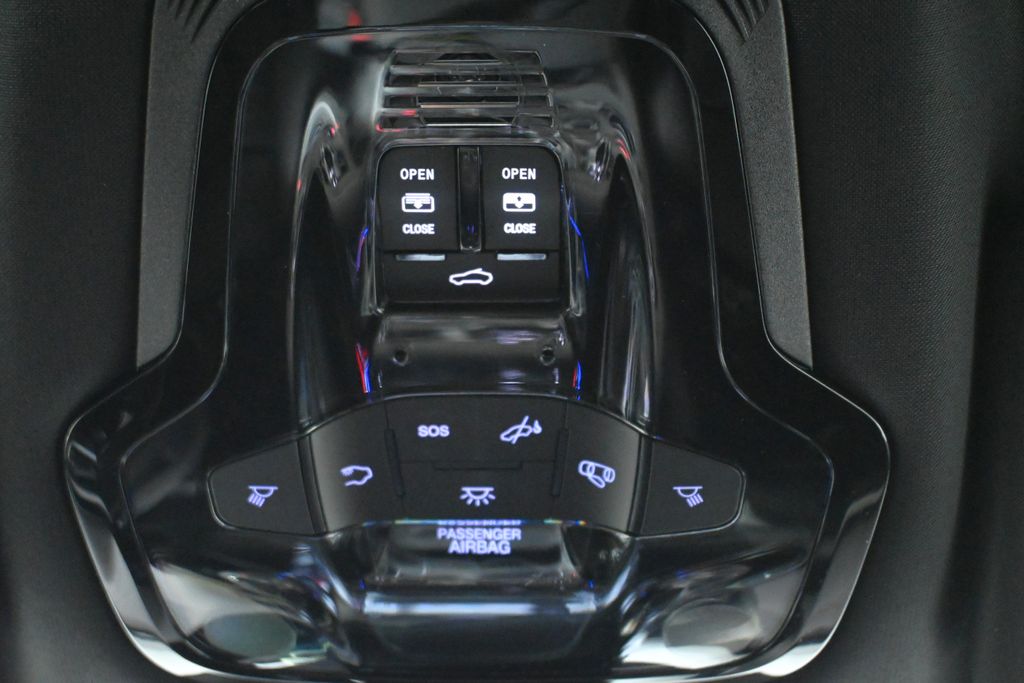 Thumbnail: 2025 Alfa Romeo Stelvio - 23