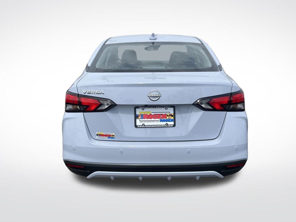 2025 Nissan Versa 1.6 SV photo