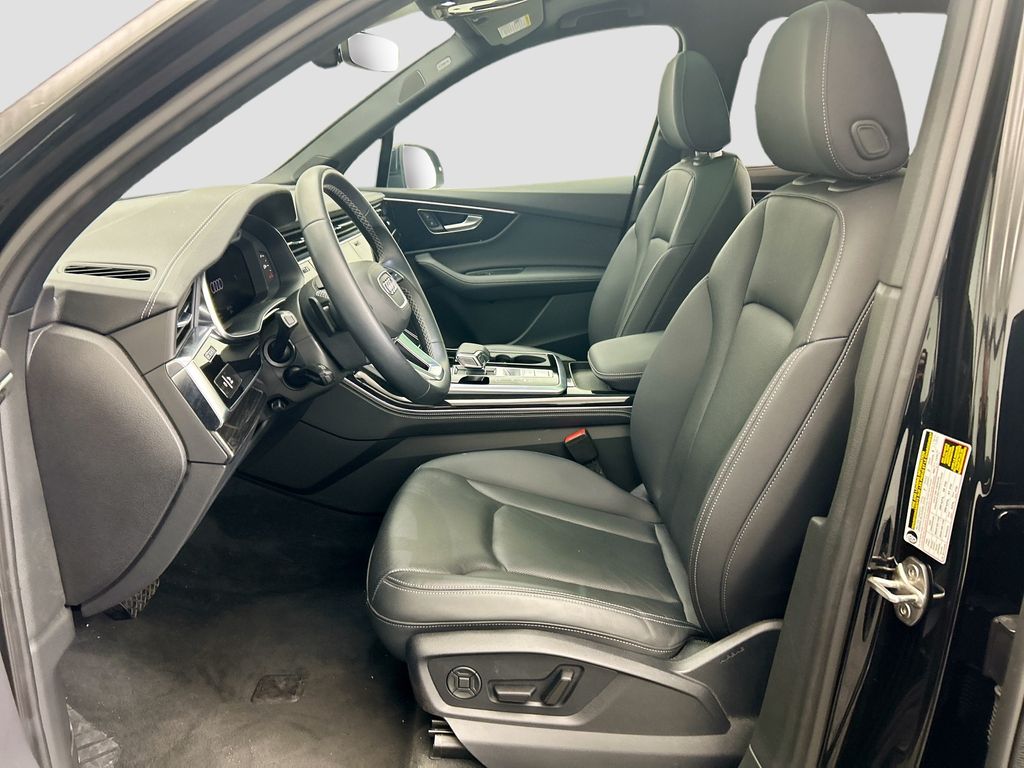 Thumbnail: 2025 Audi Q7 - 18