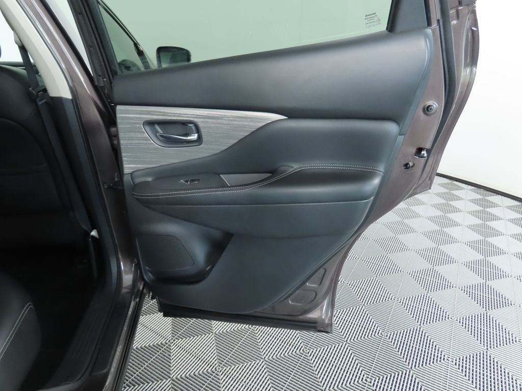 2017 Nissan Murano Platinum 28