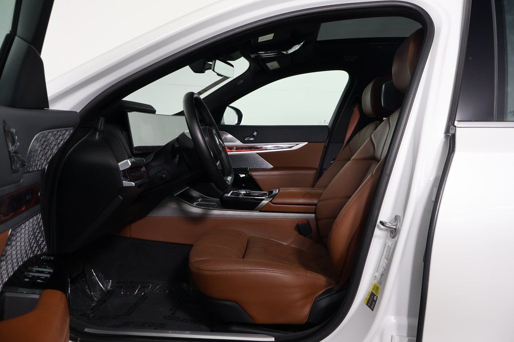 Thumbnail: 2023 BMW i7 - 10