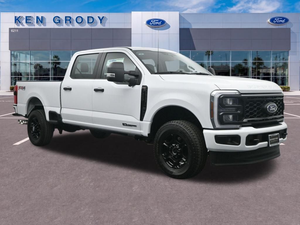 Oxford White 2024 Ford F-250 Super Duty Pickup Truck Four-Wheel Drive Automatic