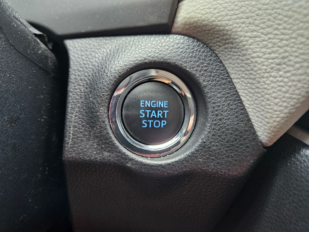 2022 Toyota RAV4 Limited 29