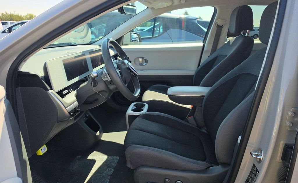 Used 2024 Gray Hyundai SEL image 5