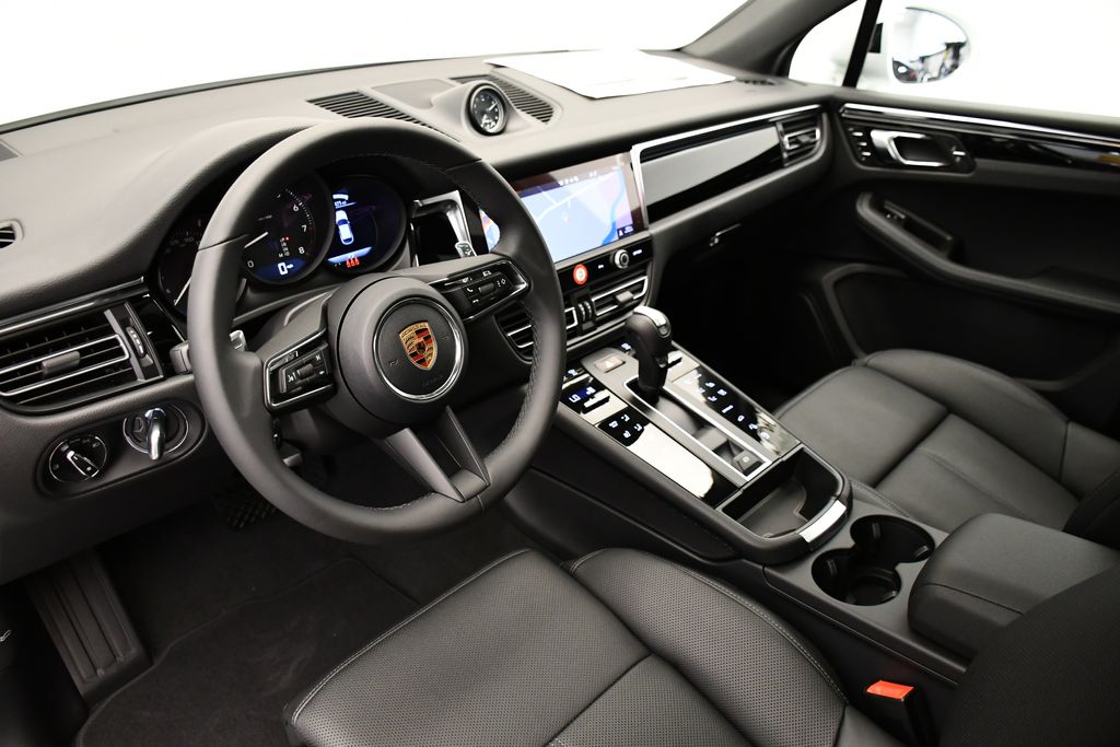 Thumbnail: 2026 Porsche Macan - 4