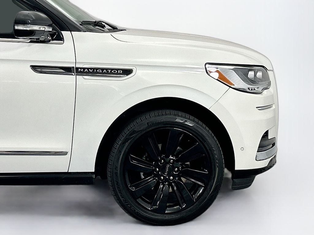 Thumbnail: 2023 Lincoln Navigator L - 11